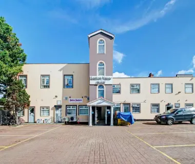 OYO Bostons Manor Hotel