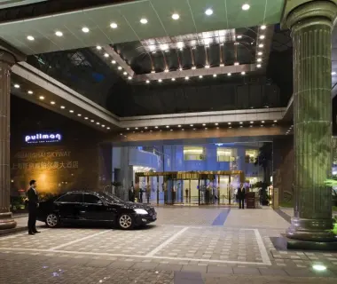 Pullman Shanghai Skyway