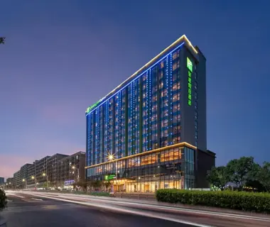 Holiday Inn Express Shenzhen Longhua, an IHG Hotel