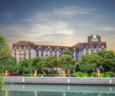 Holiday Inn Express Shanghai Putuo, an IHG Hotel