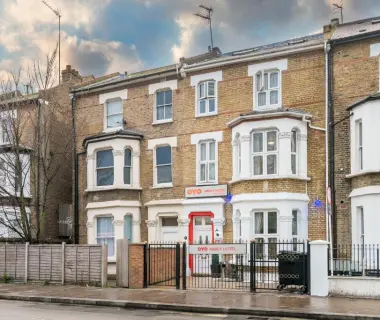 OYO Abbey Hotel, London Shepherd's Bush Market