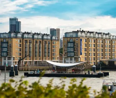 a&o London Docklands Riverside
