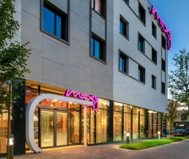 Moxy Verona