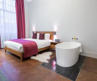 Town Hall Hotel & Apartments