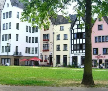 Altstadthotel und Apartments Hayk